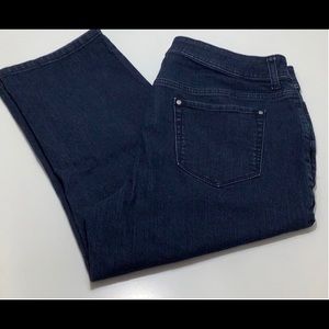 Chico’s 1.5 dark Wash capri jeans size 10 EUC
